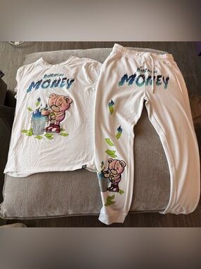Retro Label Men’s Two Piece Set with Bear 'Burning Money' Graphic